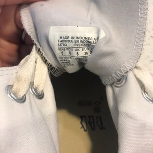 Women’s high top converse, gently warn